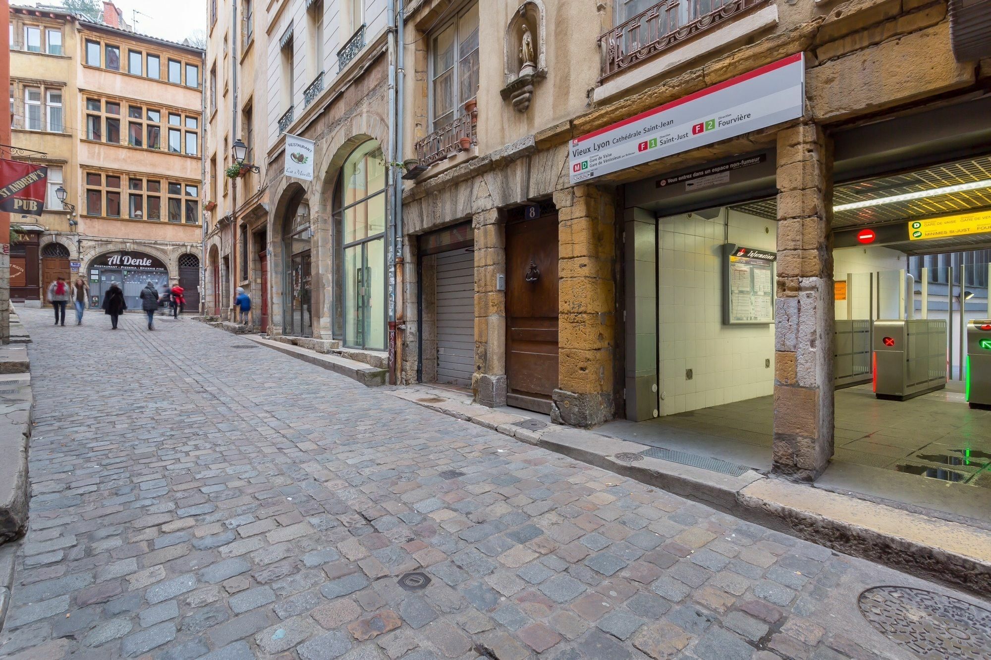 Host Inn Lyon - Hypercentre Vieux リヨン エクステリア 写真
